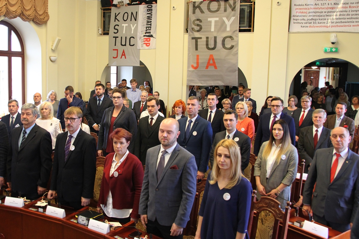 "Superkomisje" odchodzą w przeszłość. Radni wychodzą z półrocznego impasu