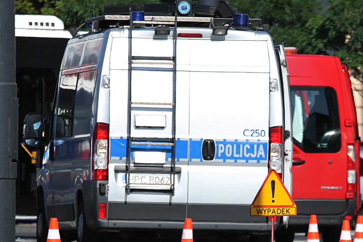 Tir uderzył w bariery na Toruńskiej. Policjanci szukają świadków