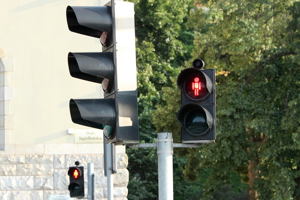 Nowe sygnalizacje na drogach w rejonie Bydgoszczy. "Czerwone" zapali się, gdy będziesz jechał za szybko
