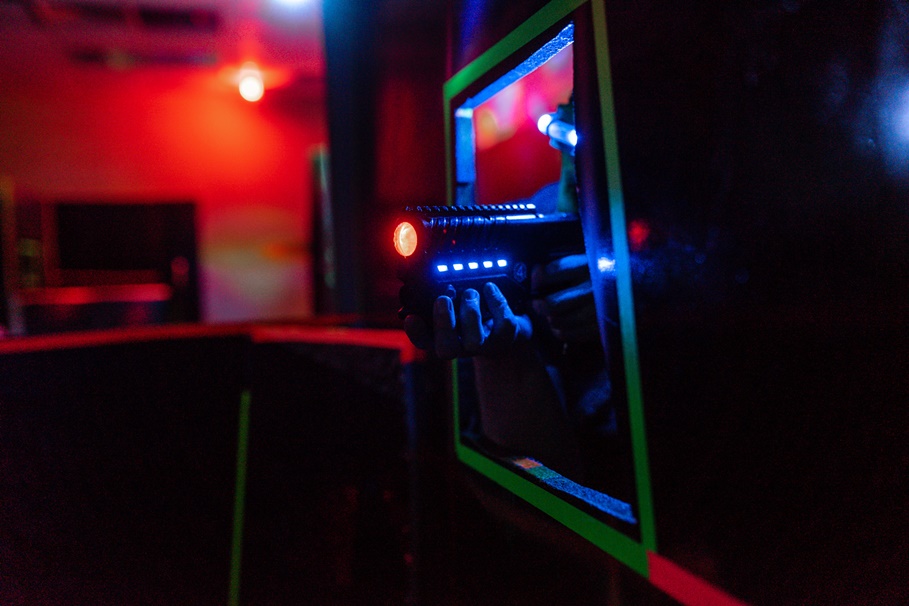 Poczuj się jak bohater gry komputerowej. LaserFight zaprasza na wyjątkową zabawę!