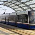 Problemy z tramwajami w Bydgoszczy. W Fordonie nie ma zasilania sieci trakcyjnej 23-03-2022_Bydgoszcz_Dworzec Wschód_tramwaj – linia 10, kierunek Niepodległości_linia 5, kierunek Łoskoń – SF