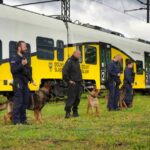 Policyjne ćwiczenia w Pesie. Psy tropiące szukały narkotyków i materiałów wybuchowych [ZDJĘCIA, WIDEO]