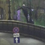 Nocny spacer... balustradą mostu Staromiejskiego. Policjanci uratowali mężczyznę przed wpadnięciem do Brdy