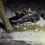 Spadł śnieg, są i wypadki. W Bydgoszczy pijany kierowca wjechał na torowisko