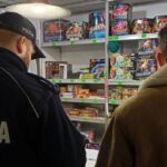 Sprzedaż fajerwerków w Bydgoszczy. Policjanci kontrolowali sklepy
