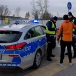Policja i ZDMiKP obserwowali pieszych na Akademicka/Kaliskiego. Były mandaty, a co z sygnalizacją?
