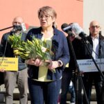Czerska-Thomas i kandydaci Polski 2050 rozdawali kwiaty i rozmawiali z bydgoszczankami. "Siła jest kobietą, Bydgoszcz jest kobietą"
