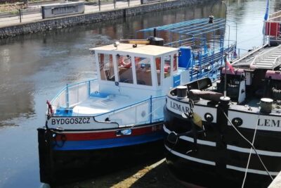 Statek ,,Bydgoszcz'' czeka na turystów.