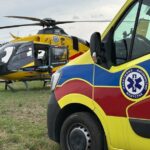 Zderzenie autobusu szkolnego i auta osobowego. Dwoje nastolatków zabranych do szpitala ambulans_śmigłowiec_Lotnicze Pogotowie Ratunkowe_karetka pogotowia_na sygnale_Więcbork112.PL-2