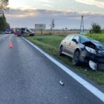 Motorowerzysta zginął po zderzeniu z oplem. Policjanci mówią o przyczynach tragedii