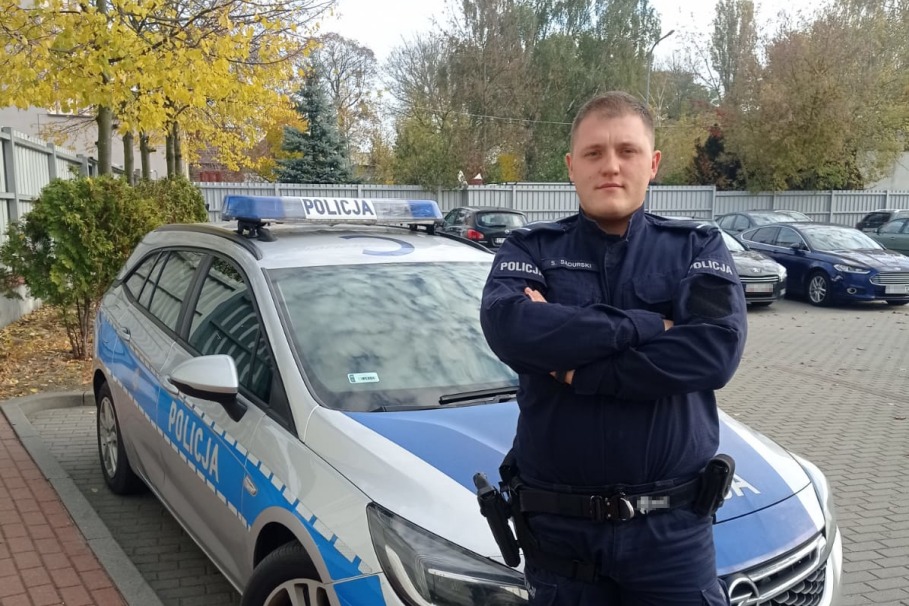 Pijany kierowca mercedesa wjechał do rowu. Zatrzymał go policjant w czasie wolnym od służby