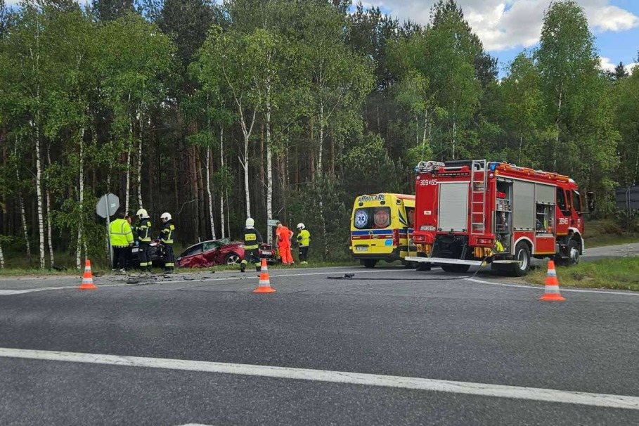 Zderzenie dwóch samochodów osobowych na DK10.