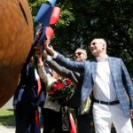 2-08-2025_Bydgoszcz_Garbary_odsłonięcie rzeźby upamiętniającej prof. Józefa Kałużnego – SF-1