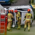 Niebezpiecznie na Wyżynach. Uderzyła w pięć samochodów i przewróciła się na bok [ZDJĘCIA]