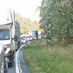 Zderzenie dwóch aut na DK10. Jeden z kierowców miał zakaz prowadzenia pojazdów 10-10-2025_korek DK10 Przyłubie – Cierpice_nadesłane