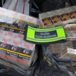 Akcja Skarbówki na bydgoskich targowiskach. Zabezpieczono nielegalne papierosy zabezpieczone papierosy_KAS Kujawsko-Pomorskie-1
