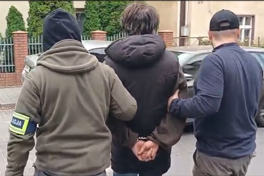 Napadł z nożem i ukradł trzy głośniki oraz pieniądze. Napastnik z Górzyskowa w rękach policjantów