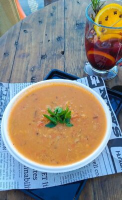 Kulinarne odkrycie na wodzie. Smak i widok, który zachwyca przez cały rok w Pieczyskach!