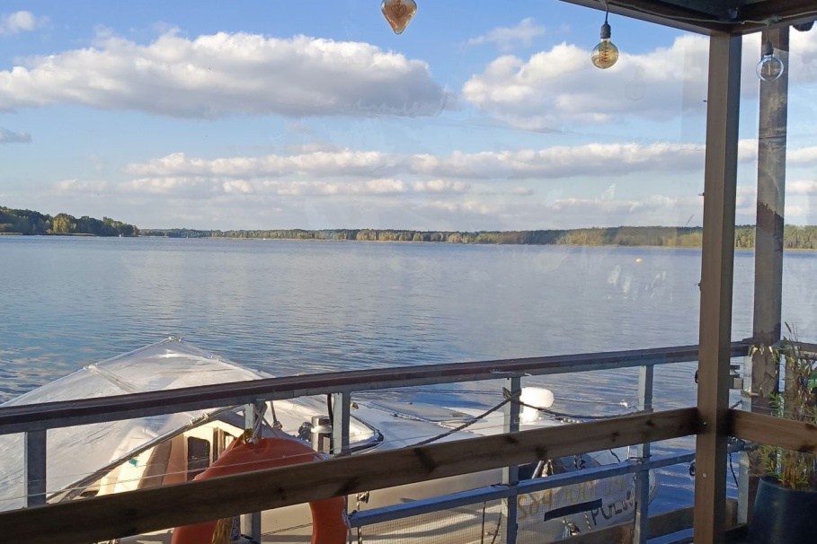 Kulinarne odkrycie na wodzie. Smak i widok, który zachwyca przez cały rok w Pieczyskach!