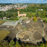 Nowe miejsce do wypoczynku i rekreacji powstaje wokół zamku w Świeciu 09.10.2025 Świecie. Rewitalizacja terenu wokół zamku. fot. To