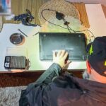 Bydgoscy śledczy uderzyli w przestępczość pedofilską. Zatrzymano sześć osób zabezpieczony komputer_pliki_policja_CBZC_mat. prasowy