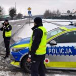 Kłótnia kierowców po kolizji i zniszczona sieć transformatorowa. Policjanci z Bydgoszczy szukają świadków zdarzeń policja_Grudziądz_kontrola_pomiar prędkości_KMP Grudziądz