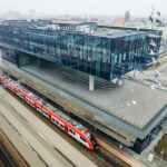 Wiosenna korekta rozkładu jazdy na kolei. Są nowe połączenia do i z Bydgoszczy Pociąg_Dworzec Kolejowy PKP Bydgoszcz Główna_fot TCzachorowski_KPUM_mat. prasowy