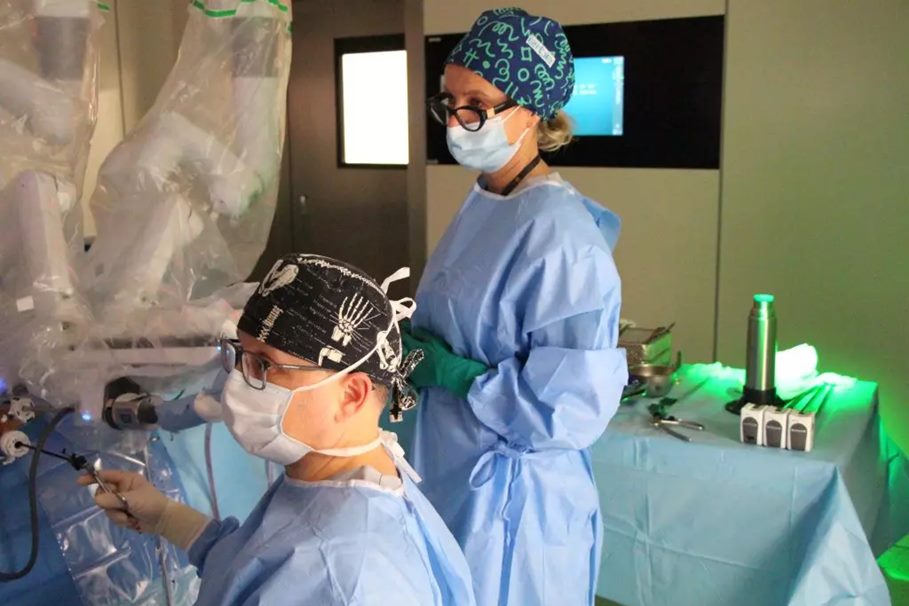 W Centrum Onkologii wykonano nowatorski zabieg robotyczny. Pierwszy taki w Polsce