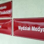 Rekordowe zainteresowanie studiami na Politechnice Bydgoskiej Wydział Medyczny Politechnika Bydgoska_tabliczka