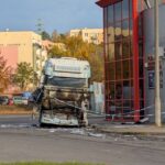 Groźny pożar w Fordonie. Spłonął ciągnik siodłowy stojący przy stacji paliw pożar ciągnika BB